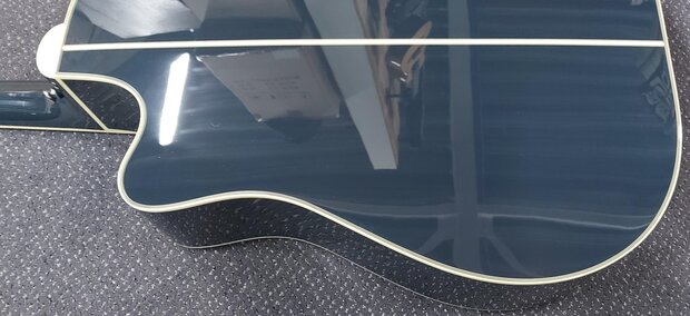 Takamine LTD-2021 Bluerose limited edition met koffer, laatste exemplaar en is op voorraad