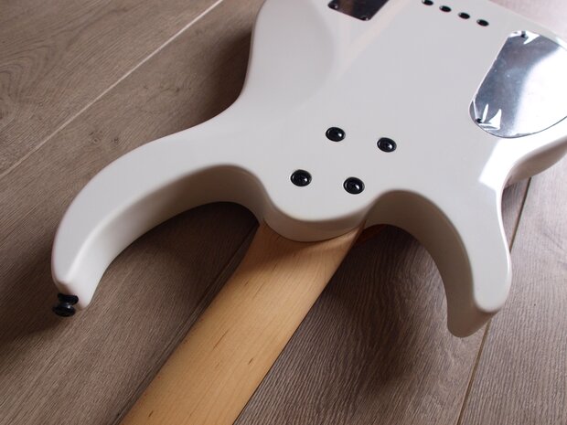 Sire Marcus Miller M2+ 4-snarig, White Pearl, 2nd Gen