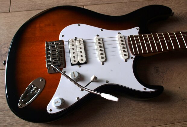 Cort G110 e-gitaarpakket Tobacco sunburst met Cort CM15 combo versterker
