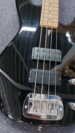G&L Tribute M2000 Black met maple toets