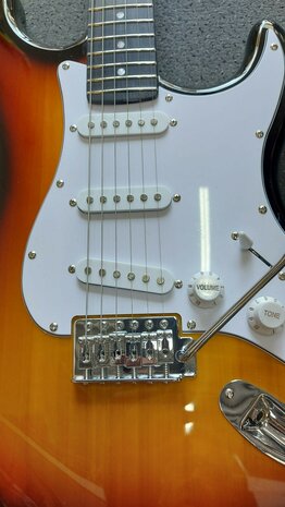 Eko Stratmodel S300 Sunburst, e-gitaarpakket
