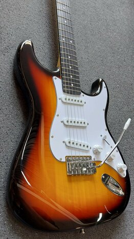 Eko Stratmodel S300 Sunburst, e-gitaarpakket