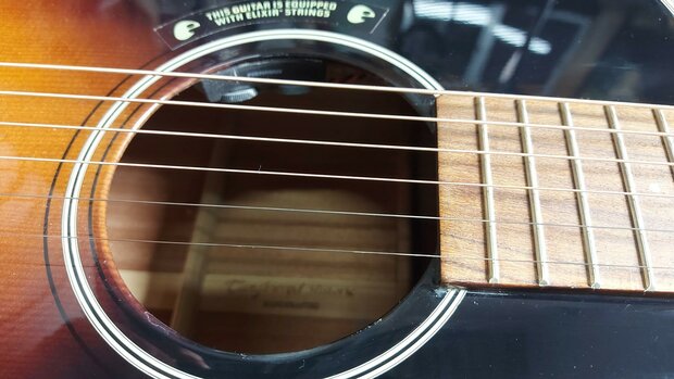 Tanglewood Sundance Historic Sloped Shoulder