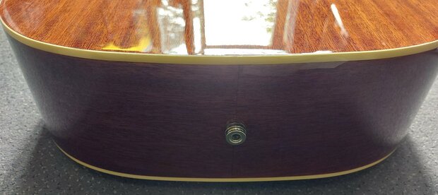 Tanglewood Sundance Historic Sloped Shoulder