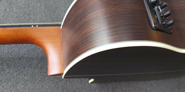 WALDEN Folkgitaar G800CE, Grand Auditorium Cut, massief, gesatineerd, EQ, electro-akoestisch met gigbag