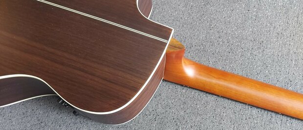 WALDEN Folkgitaar G800CE, Grand Auditorium Cut, massief, gesatineerd, EQ, electro-akoestisch met gigbag