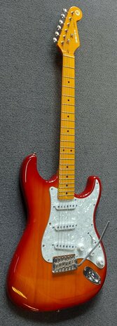 London City Spitfire MKII, Honeyburst, pearlwhite slagplaat