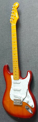 London City Spitfire MKII, Honeyburst, pearlwhite slagplaat