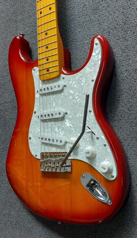 London City Spitfire MKII, Honeyburst, pearlwhite slagplaat