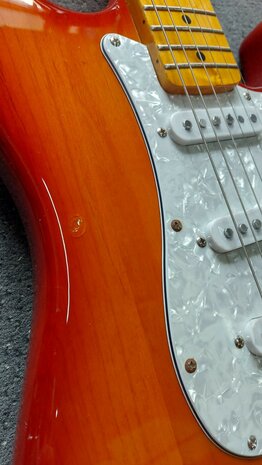 London City Spitfire MKII, Honeyburst, pearlwhite slagplaat