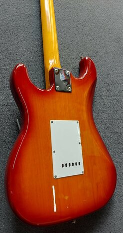 London City Spitfire MKII, Honeyburst, pearlwhite slagplaat