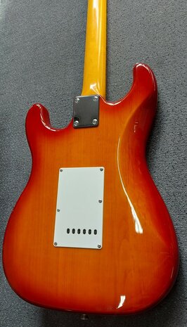 London City Spitfire MKII, Honeyburst, pearlwhite slagplaat