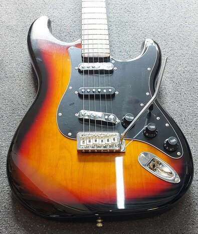 London City Spitfire MKII, Tobacco Sunburst met zwarte slagplaat 