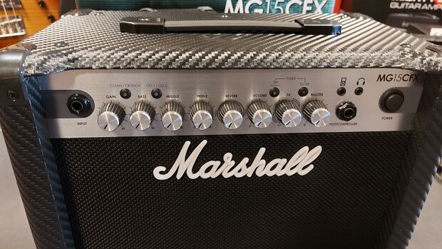 Marshall MG15CFX 15 Watt 1x8 inch gitaarversterker combo met chorus, flanger, delay, enz