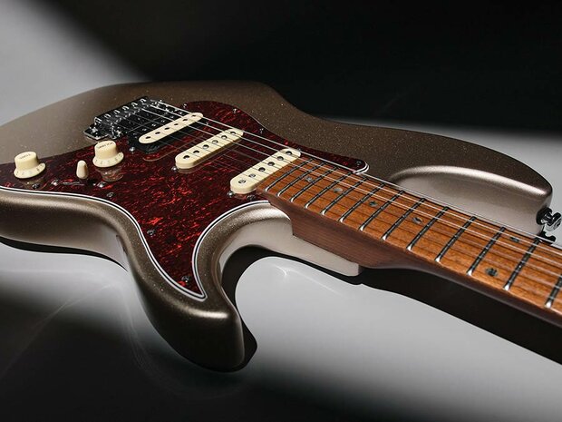 Sire Larry Carlton S7 Vintage Series electric guitar ST-style champagne gold metallic