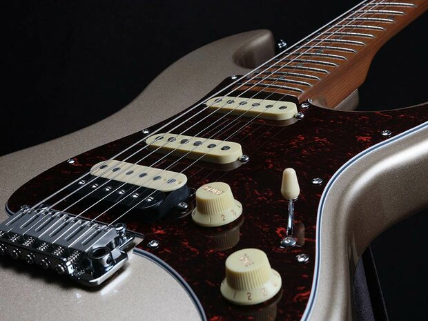 Sire Larry Carlton S7 Vintage Series electric guitar ST-style champagne gold metallic