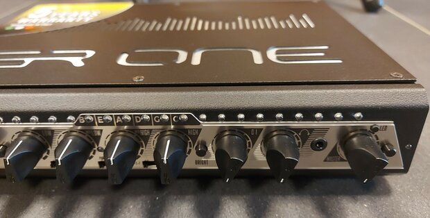 GR Bass One800  versterker 800W head