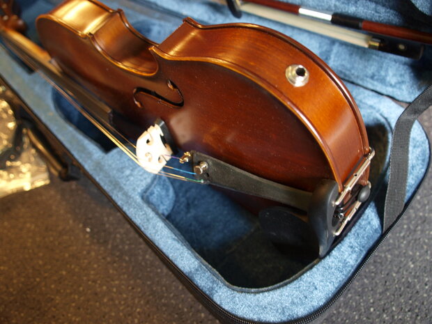 Electro-akoestische viool, compleet met koffer, strijkstok en hars