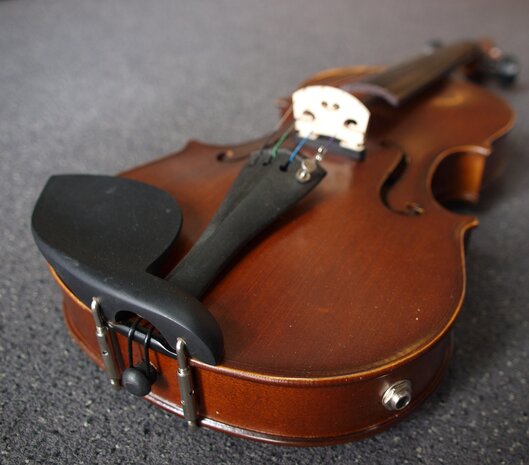 Electro-akoestische viool, compleet met koffer, strijkstok en hars