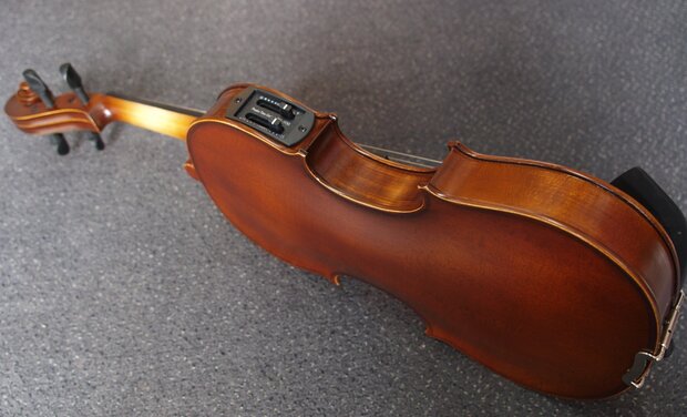 Electro-akoestische viool, compleet met koffer, strijkstok en hars