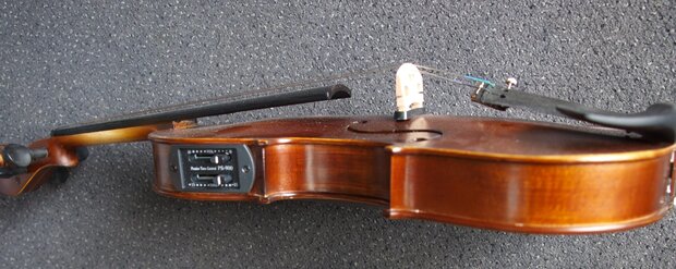 Electro-akoestische viool, compleet met koffer, strijkstok en hars