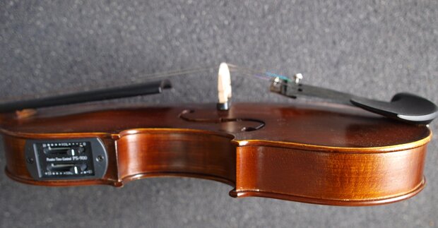 Electro-akoestische viool, compleet met koffer, strijkstok en hars