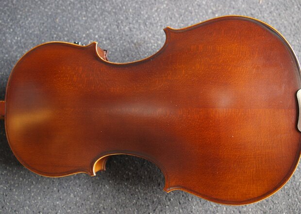 Electro-akoestische viool, compleet met koffer, strijkstok en hars