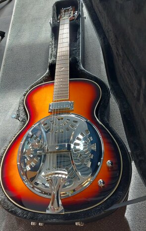 Eko One Resonator Electro-akoestisch, nu geleverd met koffer