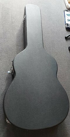 Eko One Resonator Electro-akoestisch, nu geleverd met koffer