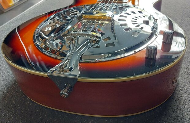 Eko One Resonator Electro-akoestisch, nu geleverd met koffer