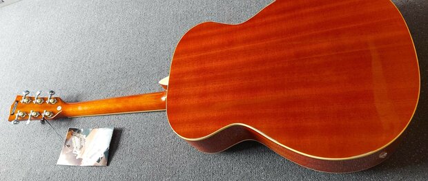 Eko One Resonator Electro-akoestisch, nu geleverd met koffer