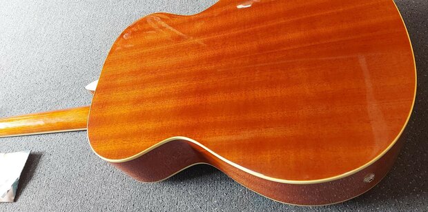 Eko One Resonator Electro-akoestisch, nu geleverd met koffer