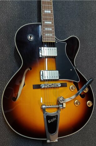Cort Yorktown BV met Bigsby Vibrato