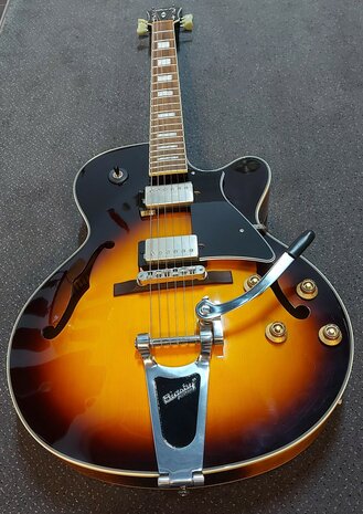 Cort Yorktown BV met Bigsby Vibrato