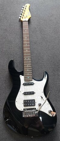 Cort Strat model G250DX, HSS Zwart