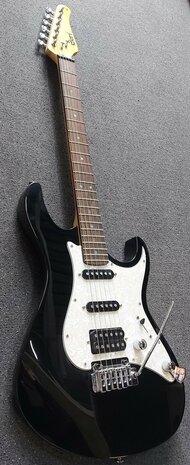 Cort Strat model G250DX, HSS Zwart