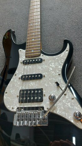 Cort Strat model G250DX, HSS Zwart
