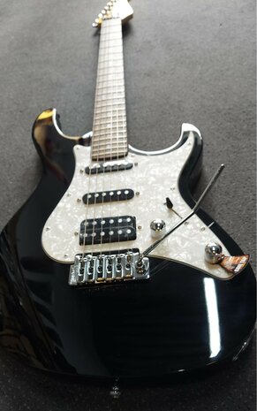 Cort Strat model G250DX, HSS Zwart