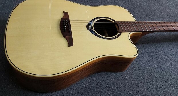 Lâg Tramontane Hyvibe 20 Glossy, Smart Guitar 