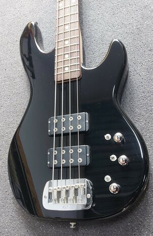 G&L Tribute L2000 Black RW, nu met stevige G&L hoes