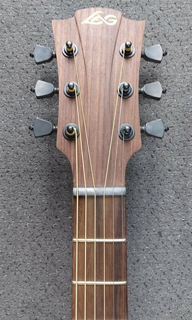 L&acirc;g T100DCE Tramontane dreadnought met element, zwart