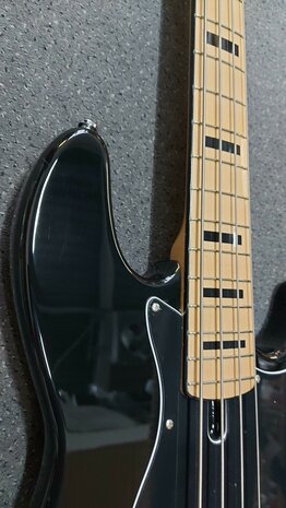 Sire Marcus Miller V7 Vintage alder 4-string bass guitar black