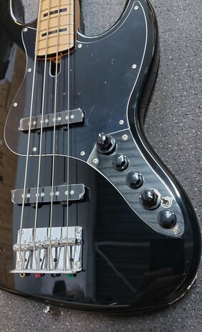 Sire Marcus Miller V7 Vintage alder 4-string bass guitar black