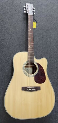 Cort MR600F Dreadnought met Fishman Isys Plus voorversterking
