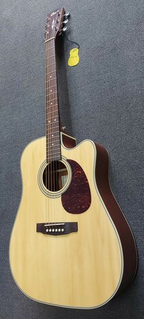 Cort MR600F Dreadnought met Fishman Isys Plus voorversterking