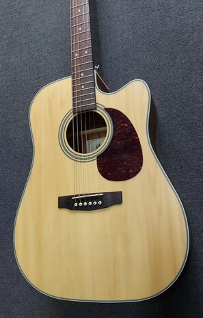 Cort MR600F Dreadnought met Fishman Isys Plus voorversterking
