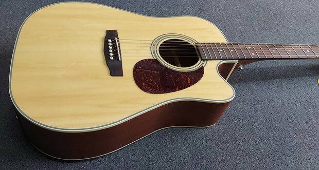 Cort MR600F Dreadnought met Fishman Isys Plus voorversterking
