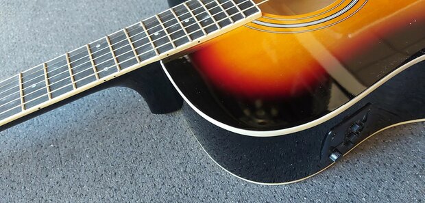 Nashville by Richwood, Dreadnought electro-akoestische gitaar, sunburst met dikke hoes