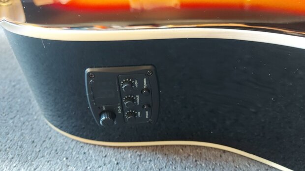 Nashville by Richwood, Dreadnought electro-akoestische gitaar, sunburst met dikke hoes