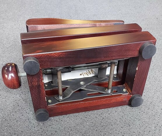 Zeer luxe Hidrau Ergo-Gra Footrest wood, traploos in hoogte verstelbaar